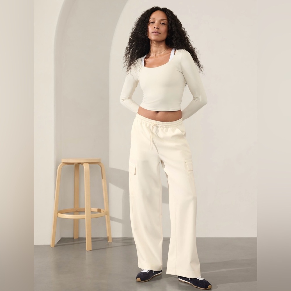 NWT-Athleta Magnolia White Promenade Cargo Pant, Large